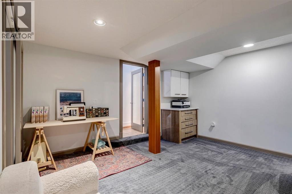 Photo 34 of 1432 Chardie Place Sw, Calgary AB