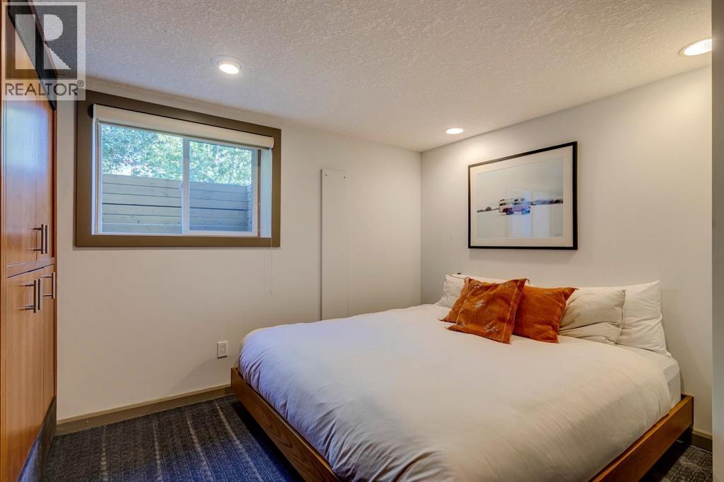 Photo 38 of 1432 Chardie Place Sw, Calgary AB