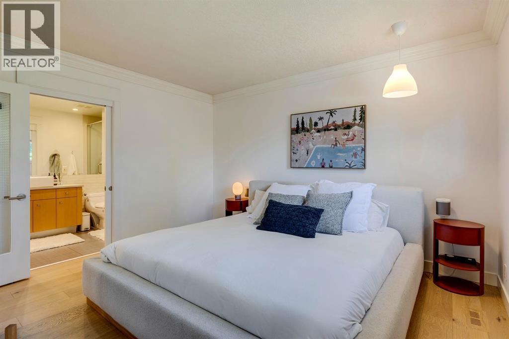 Photo 23 of 1432 Chardie Place Sw, Calgary AB