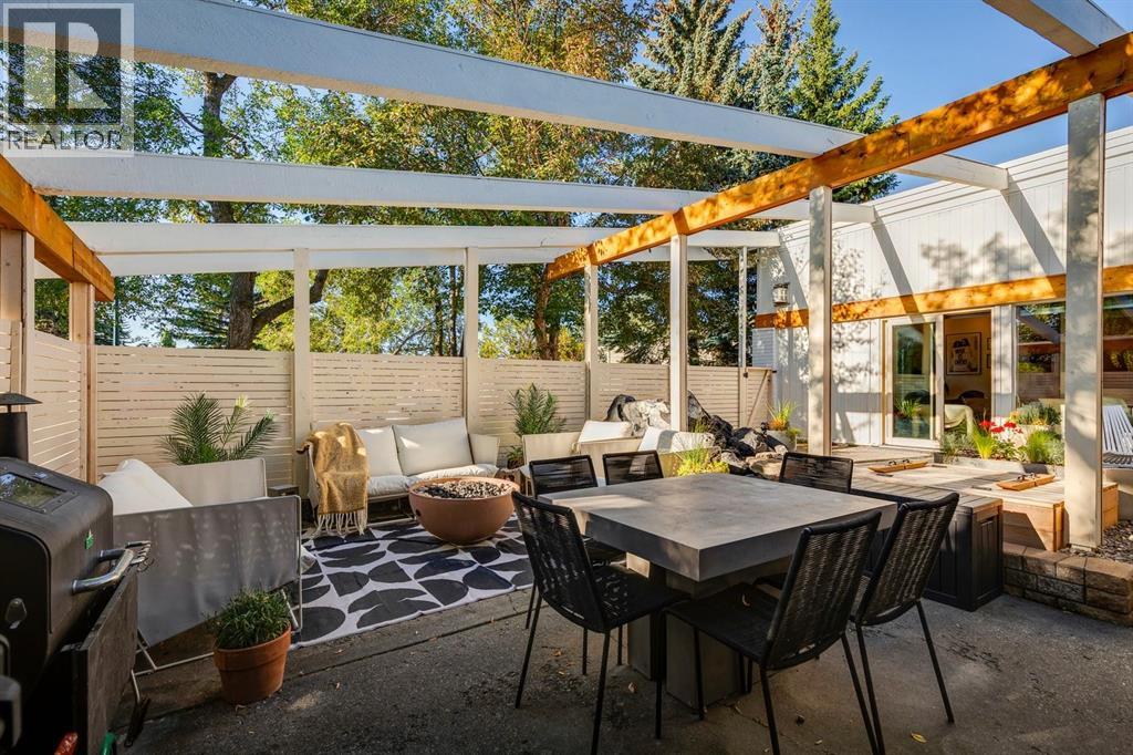 Photo 5 of 1432 Chardie Place Sw, Calgary AB
