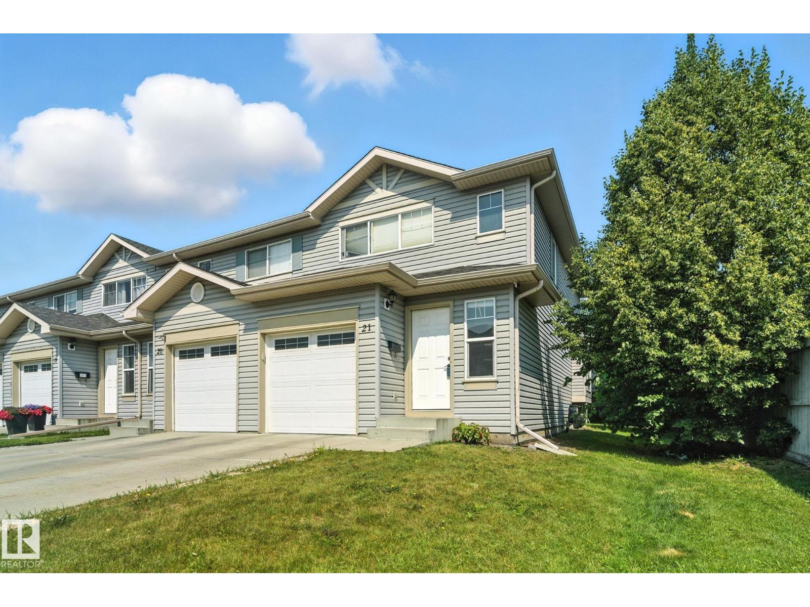 Photo 1 of 18004 89 St Nw, Edmonton AB