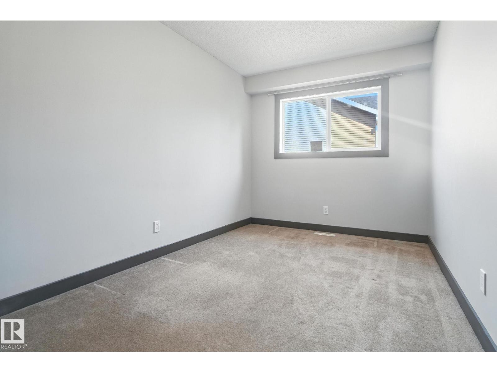Photo 13 of 18004 89 St Nw, Edmonton AB