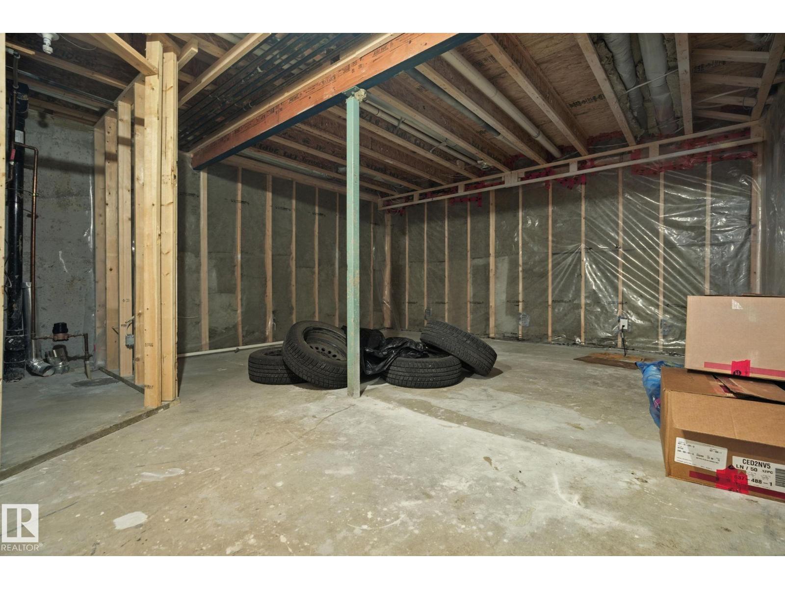 Photo 18 of 18004 89 St Nw, Edmonton AB