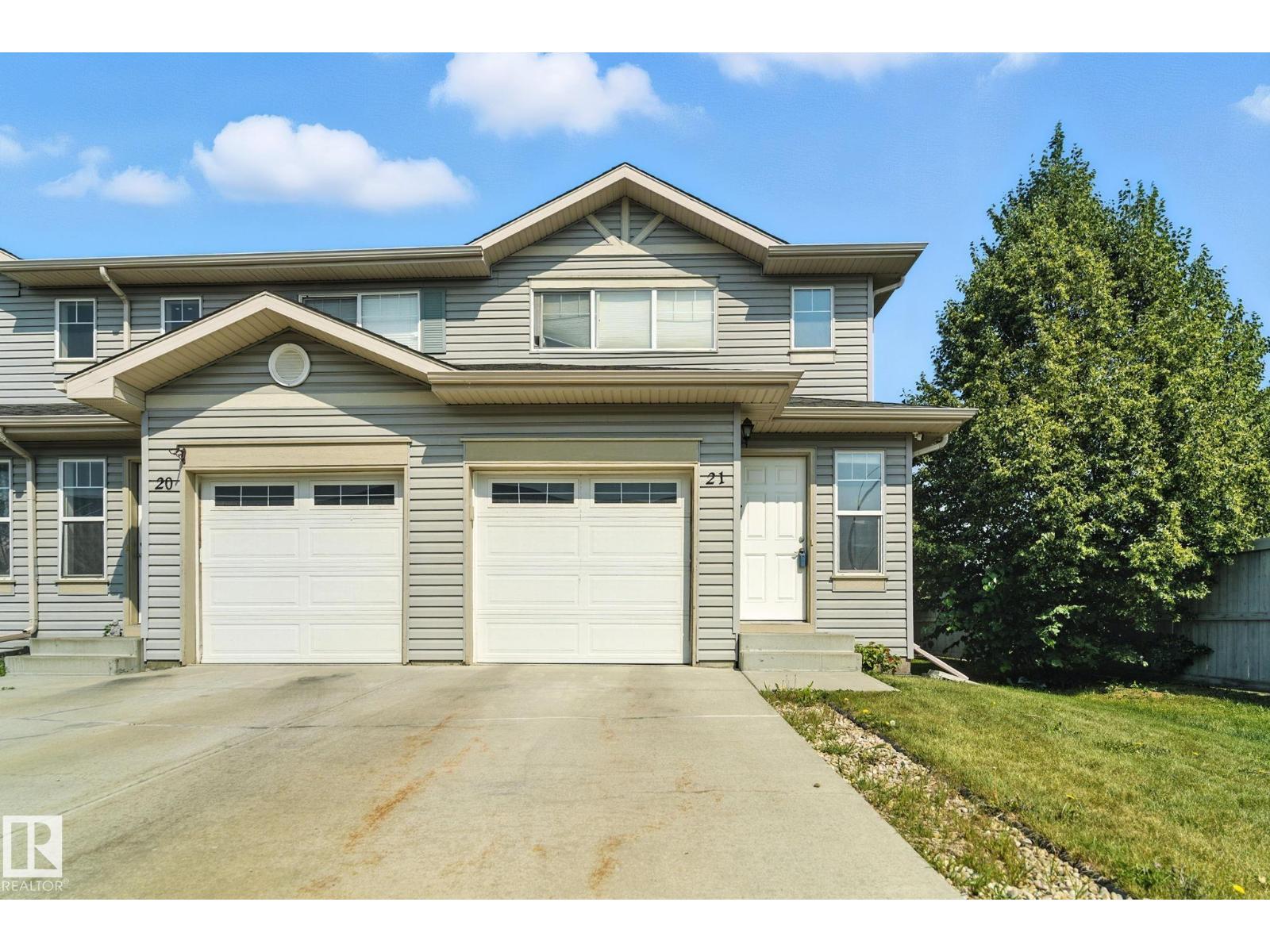 Photo 2 of 18004 89 St Nw, Edmonton AB