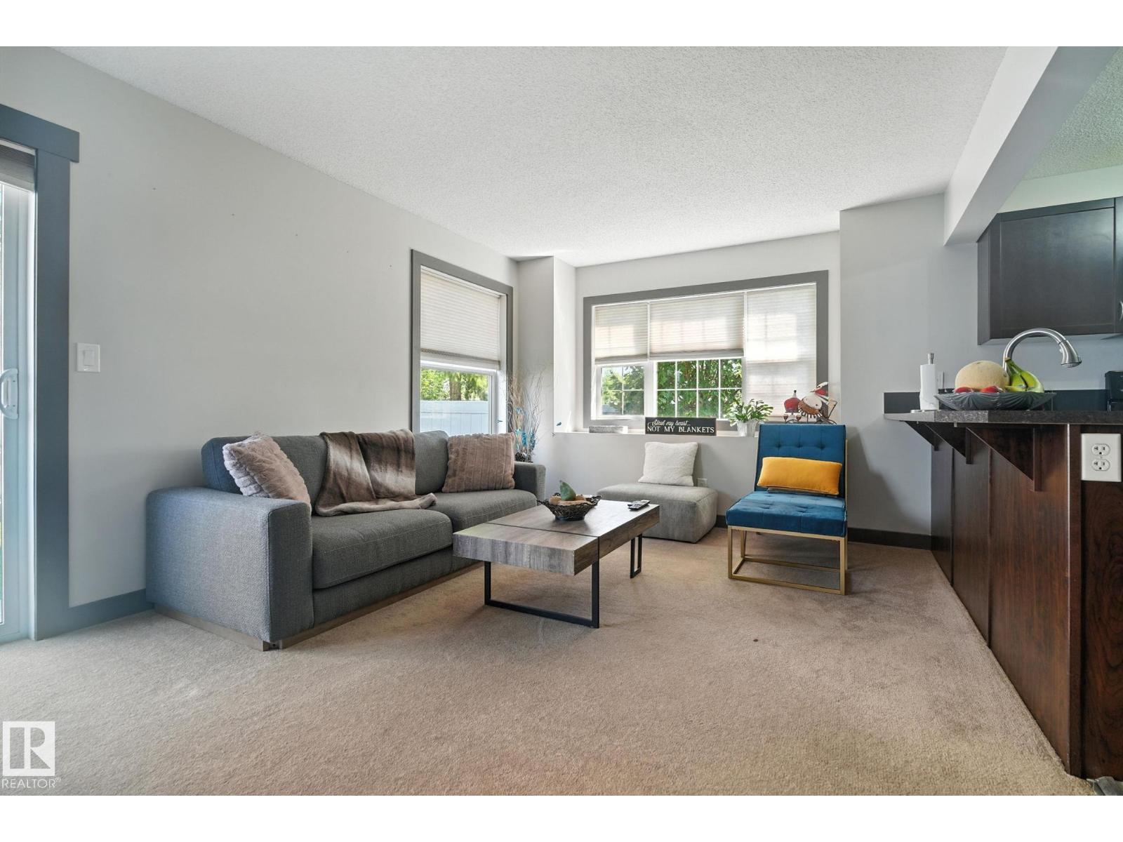 Photo 3 of 18004 89 St Nw, Edmonton AB