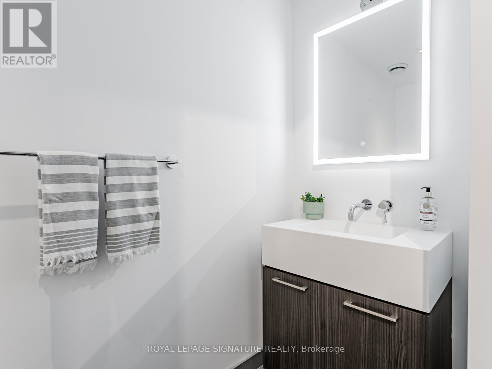 Photo 20 of 418 560 King Street W, Toronto ON
