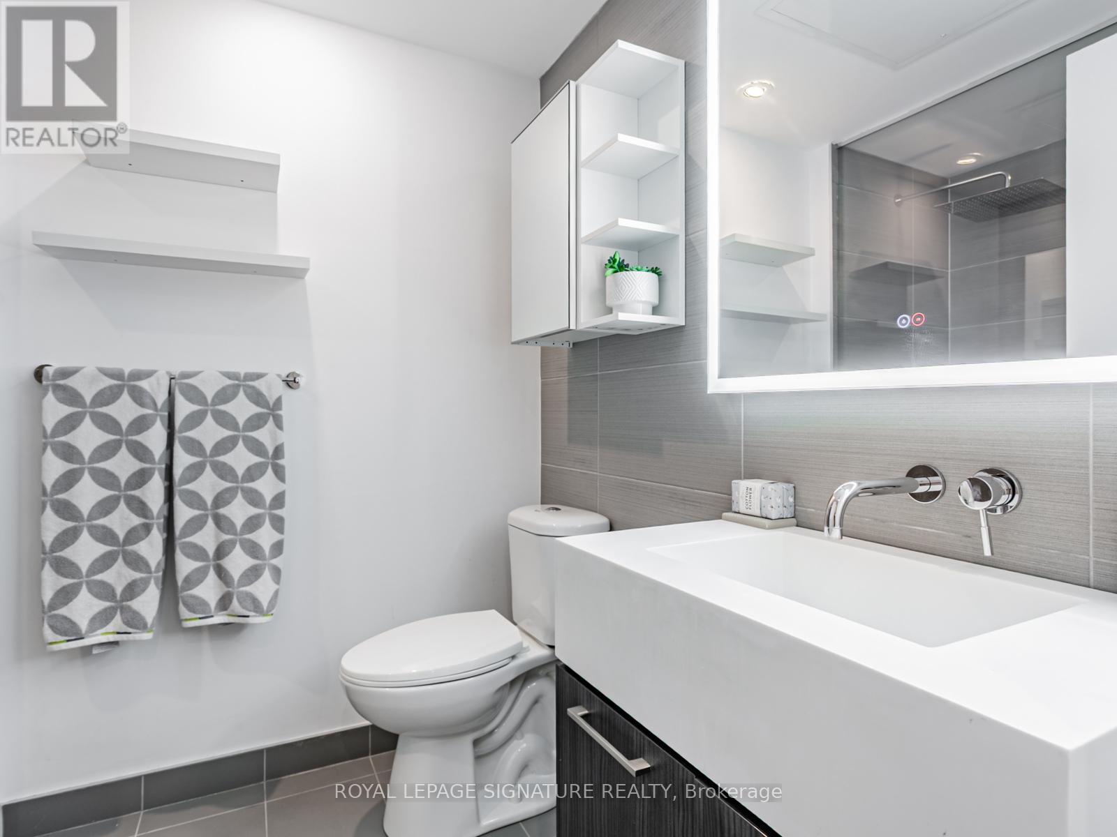 Photo 25 of 418 560 King Street W, Toronto ON