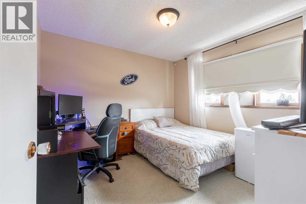 Photo 19 of 2230 41 Street S, Lethbridge AB