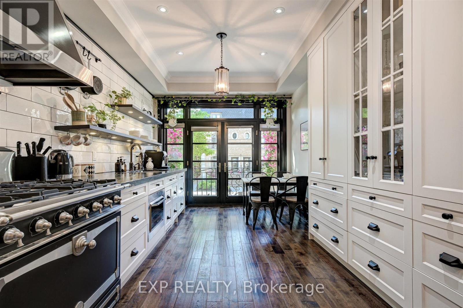 Photo 11 of 13 Balmoral Avenue, Toronto ON