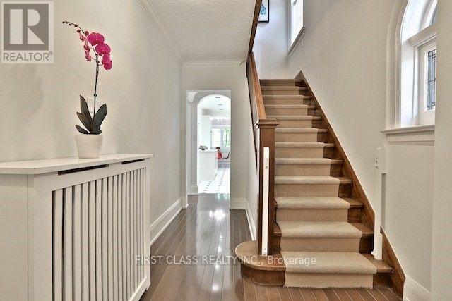 Photo 2 of 262 Castlefield Avenue, Toronto ON