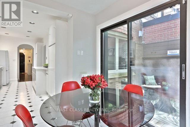 Photo 5 of 262 Castlefield Avenue, Toronto ON