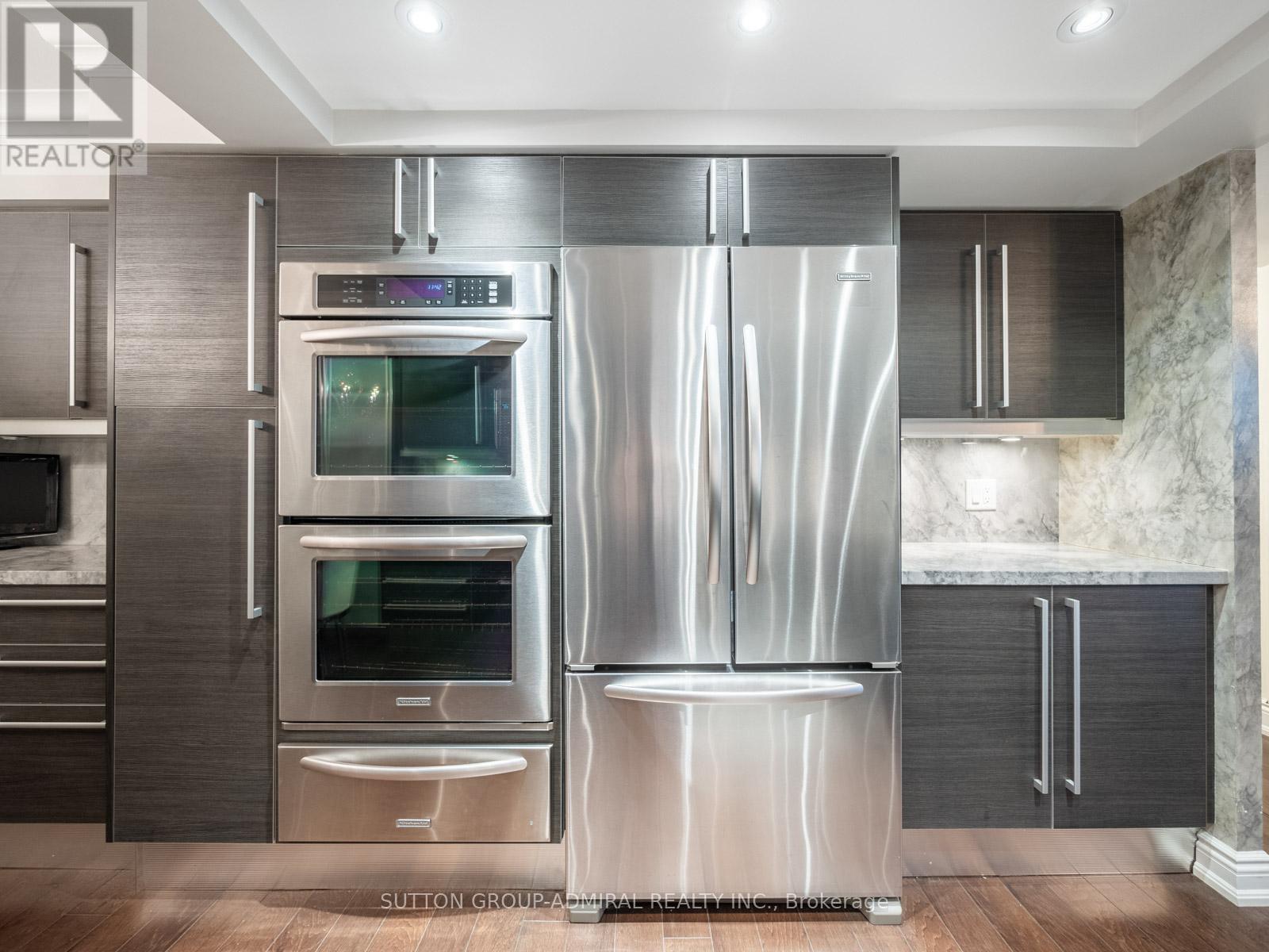 Photo 8 of 210 65 Spring Garden Avenue, Toronto ON