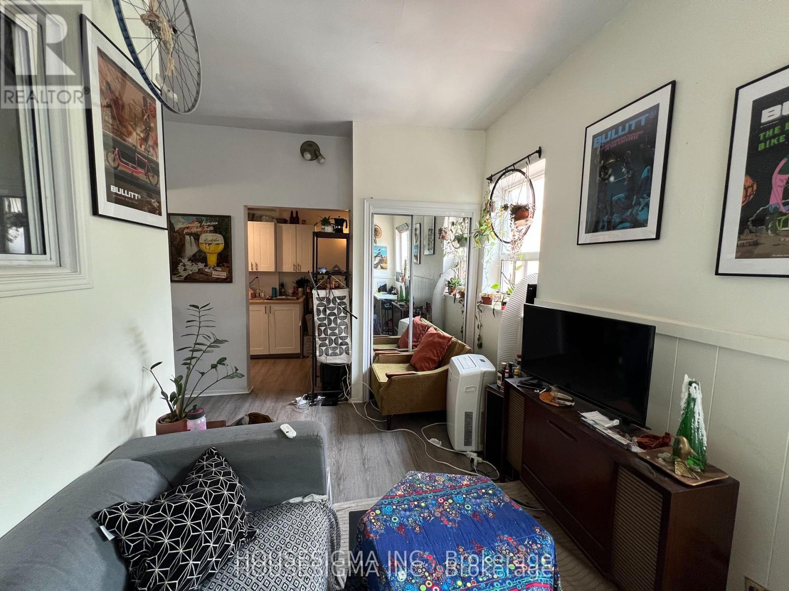 Photo 3 of 204 661 Huron Street, Toronto ON