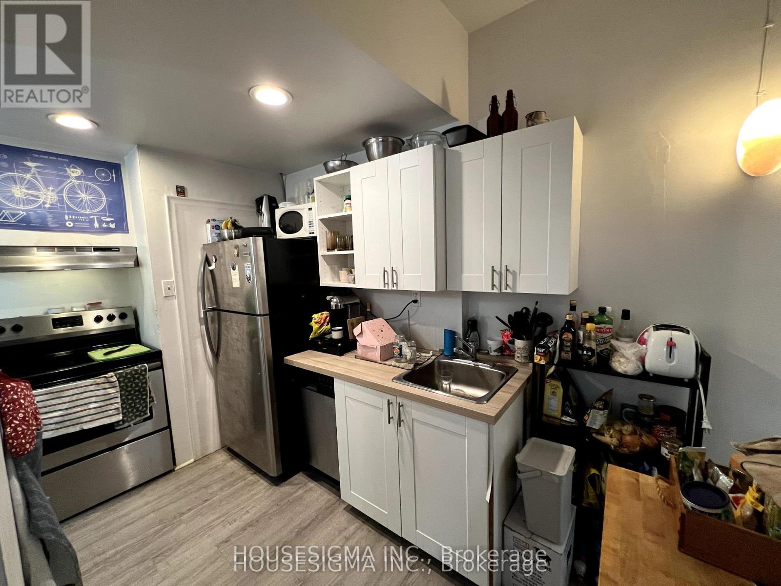 Photo 5 of 204 661 Huron Street, Toronto ON
