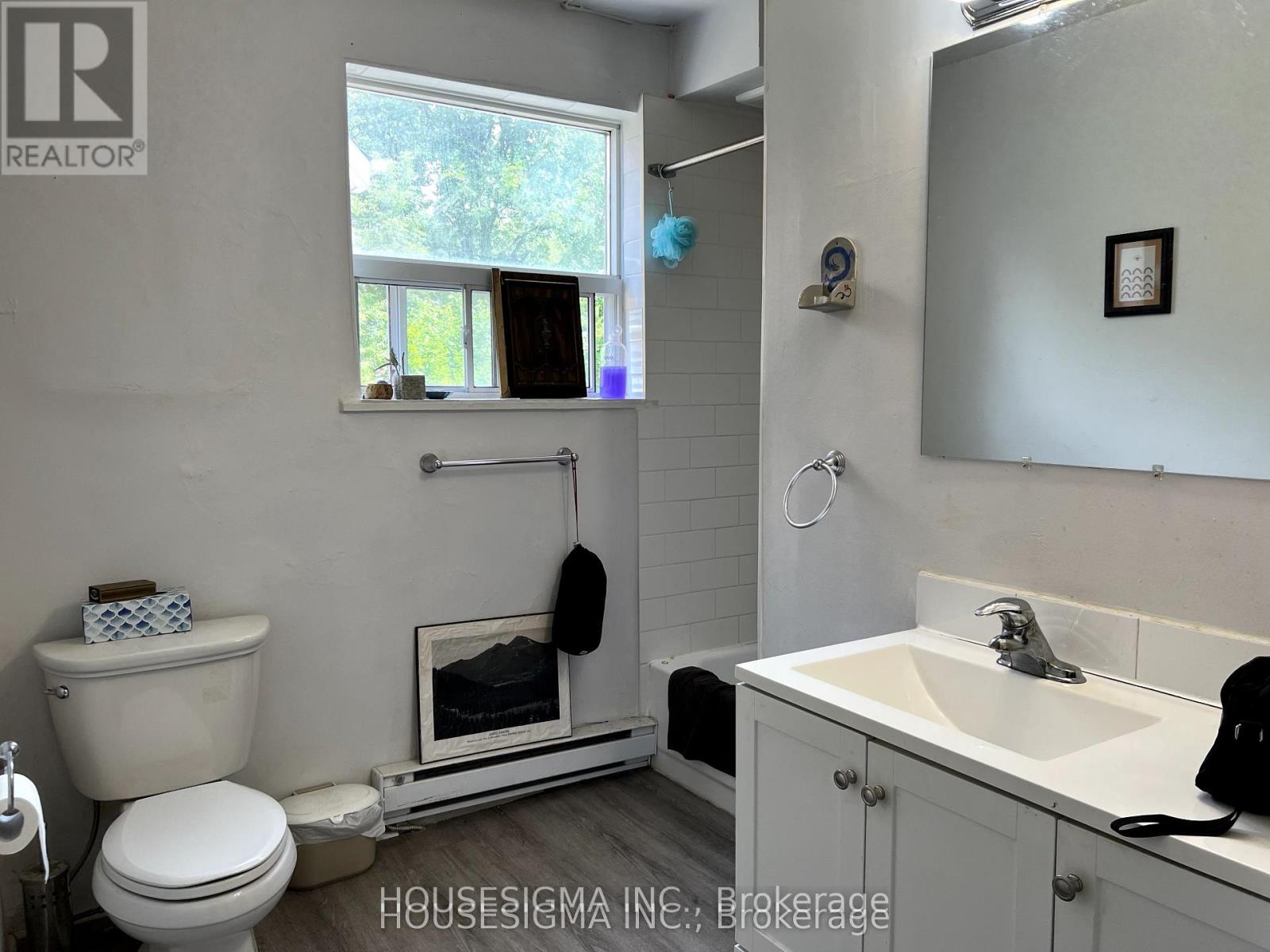Photo 7 of 204 661 Huron Street, Toronto ON