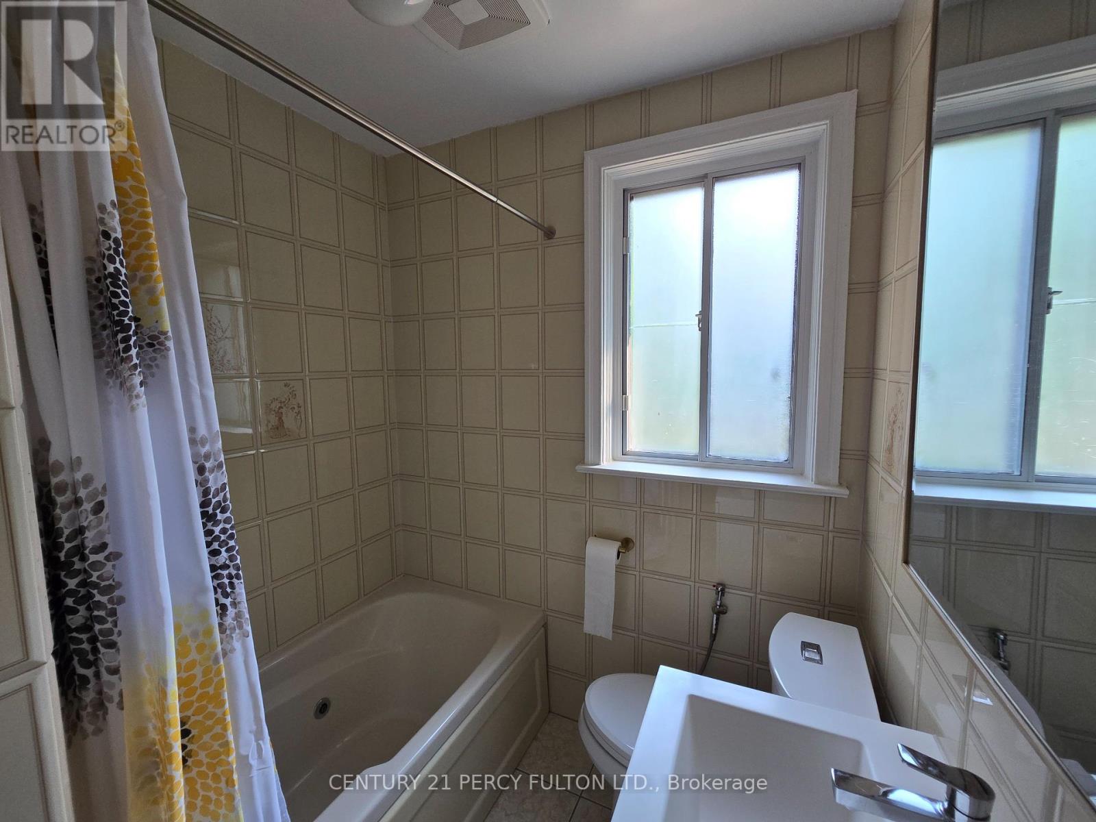 Photo 10 of 109 Norton Avenue, Toronto ON
