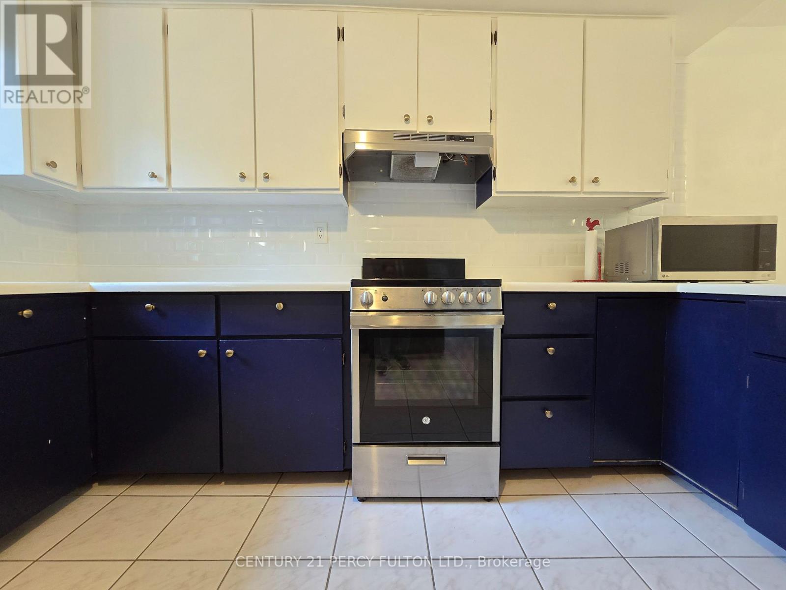 Photo 3 of 109 Norton Avenue, Toronto ON