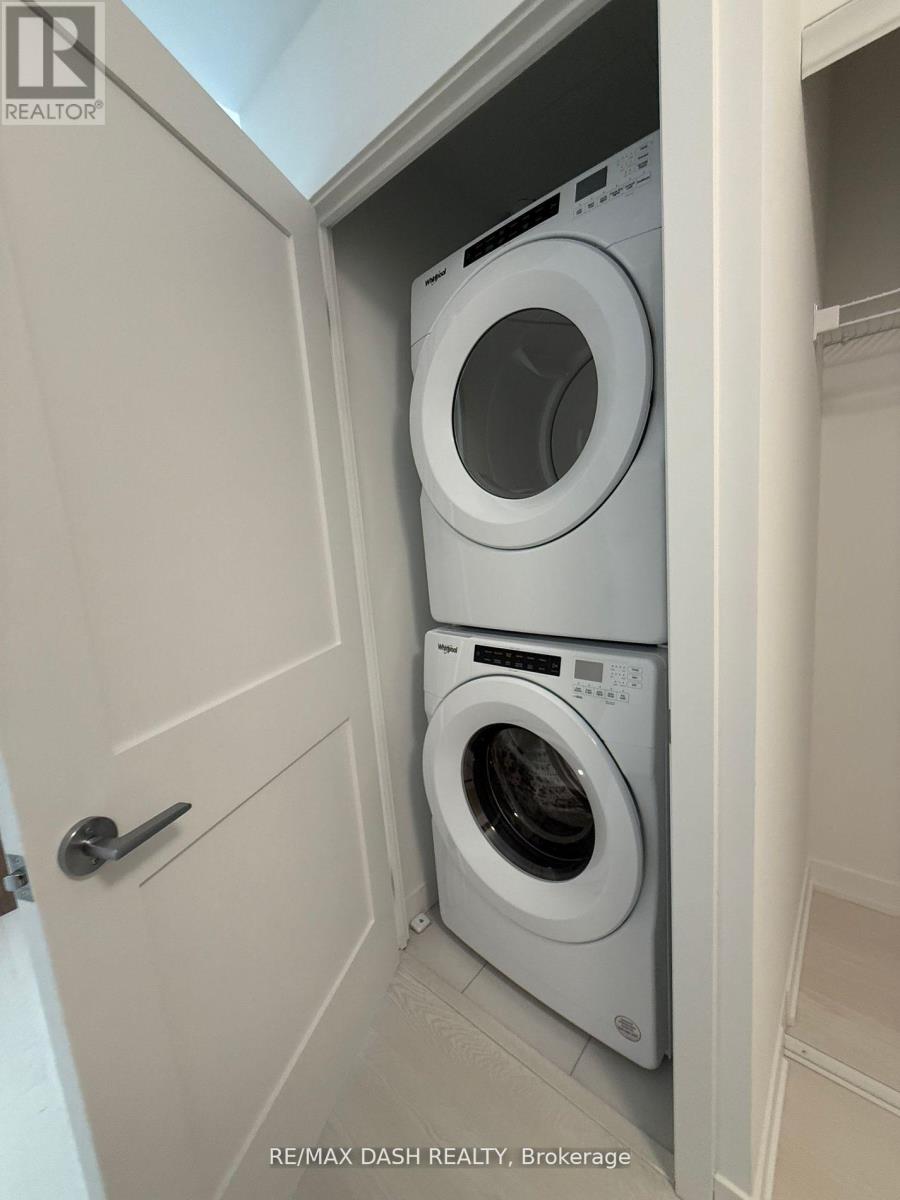 Photo 14 of 403 1 Hillsdale Avenue W, Toronto ON
