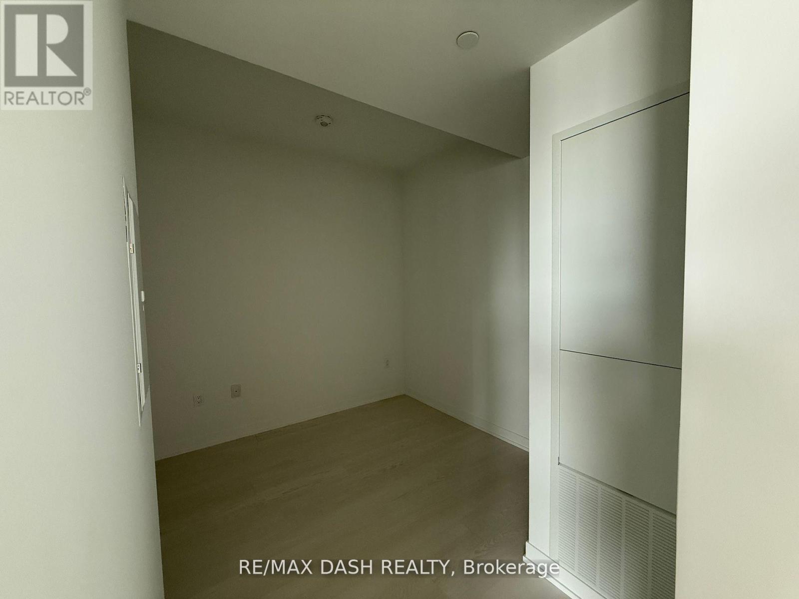 Photo 16 of 403 1 Hillsdale Avenue W, Toronto ON