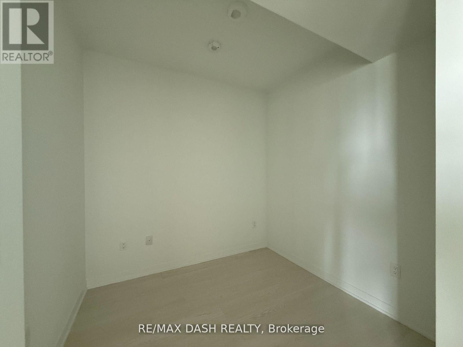 Photo 17 of 403 1 Hillsdale Avenue W, Toronto ON