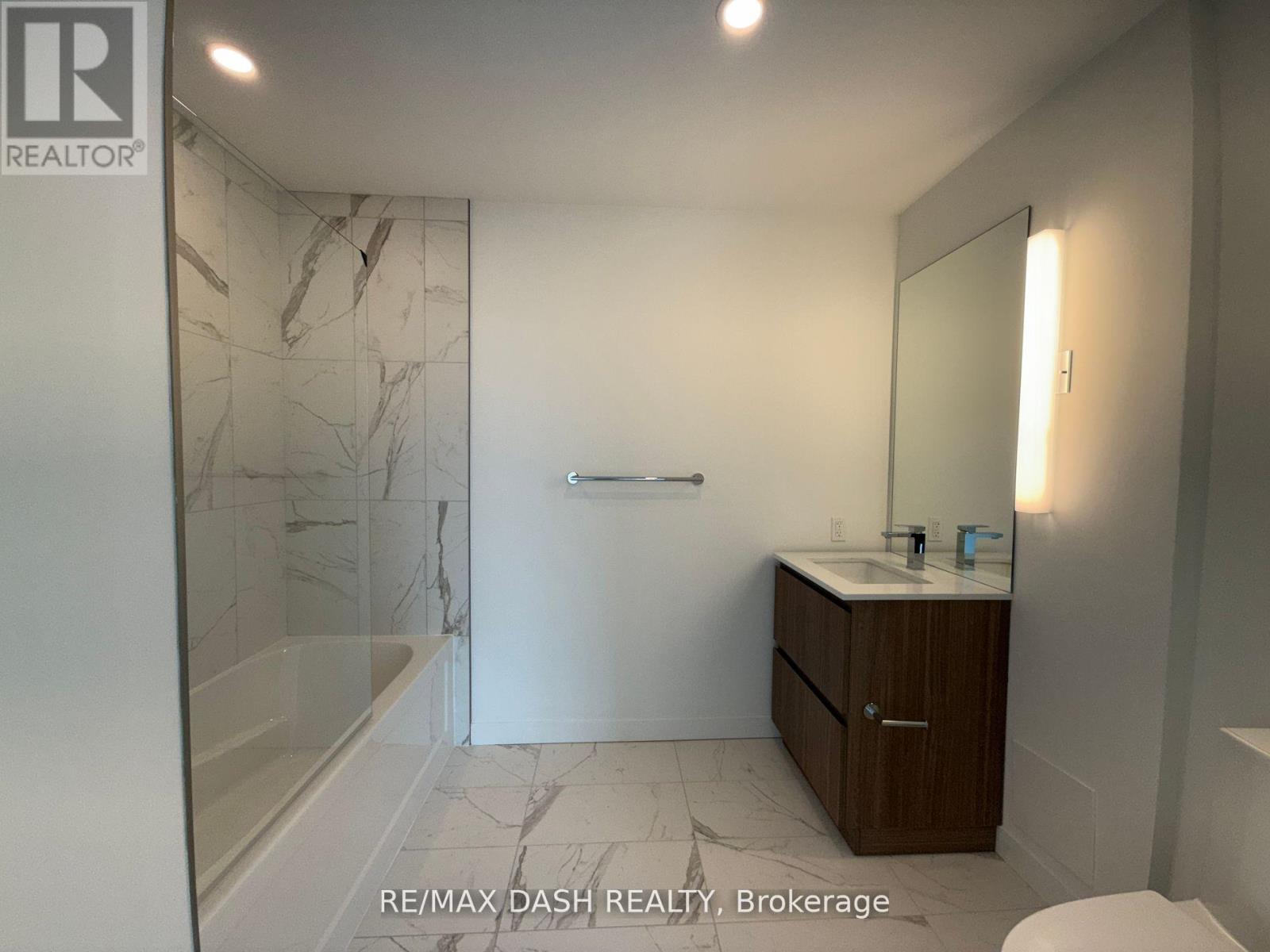 Photo 18 of 403 1 Hillsdale Avenue W, Toronto ON