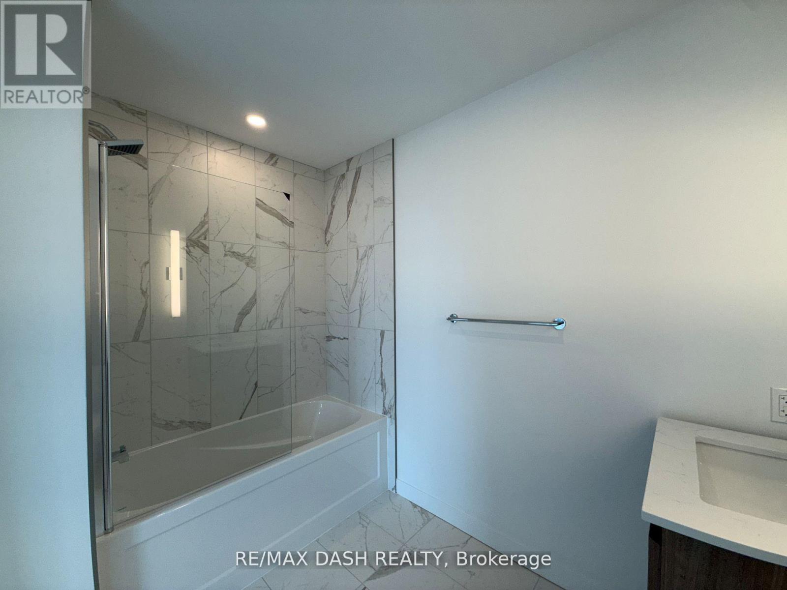 Photo 20 of 403 1 Hillsdale Avenue W, Toronto ON
