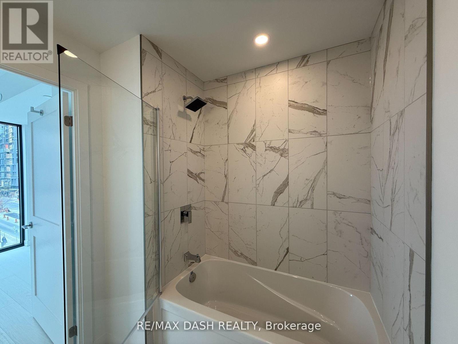Photo 21 of 403 1 Hillsdale Avenue W, Toronto ON