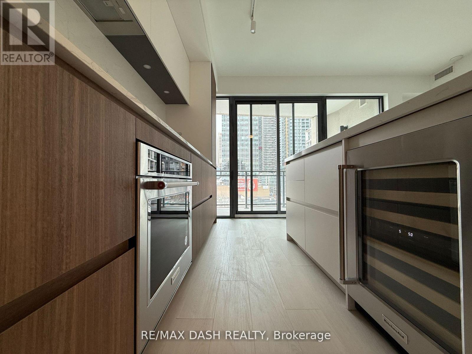 Photo 6 of 403 1 Hillsdale Avenue W, Toronto ON