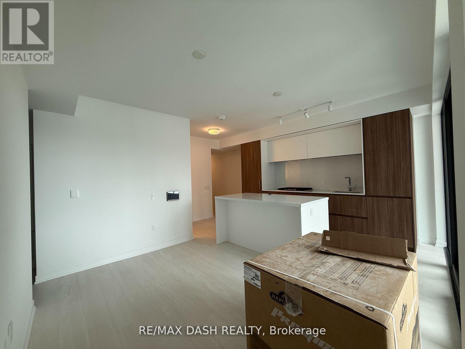 Photo 8 of 403 1 Hillsdale Avenue W, Toronto ON