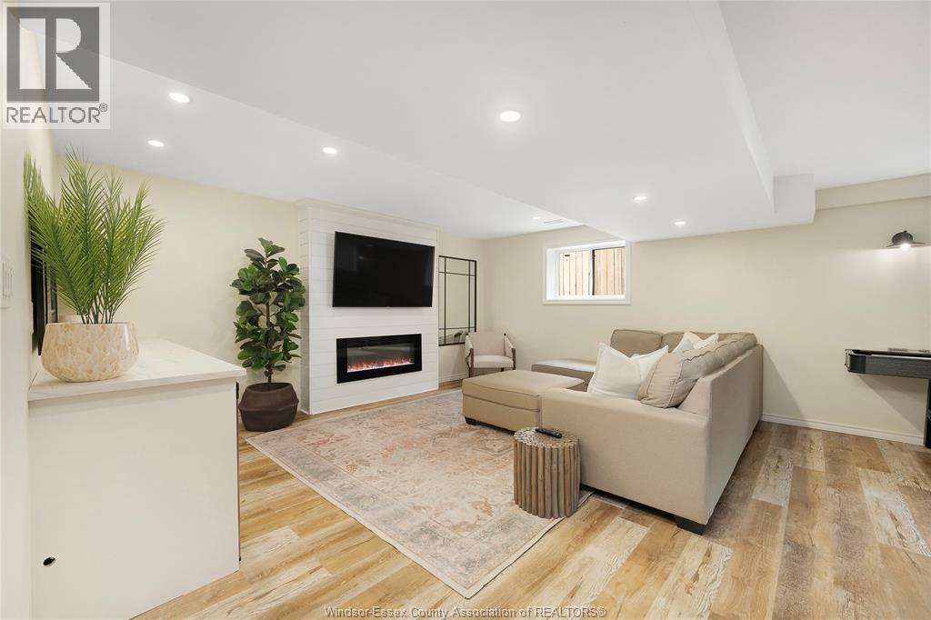 Photo 35 of 1093 Ivanhill Avenue, Windsor ON