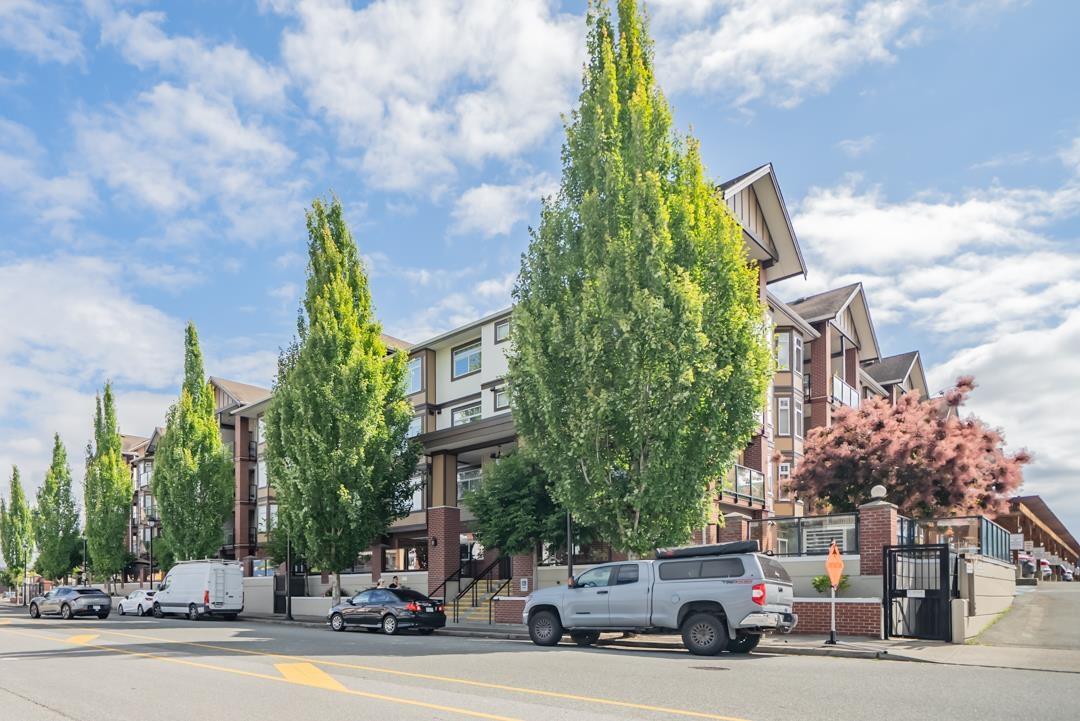 Photo 1 of 351 5660 201 A Street, Langley BC