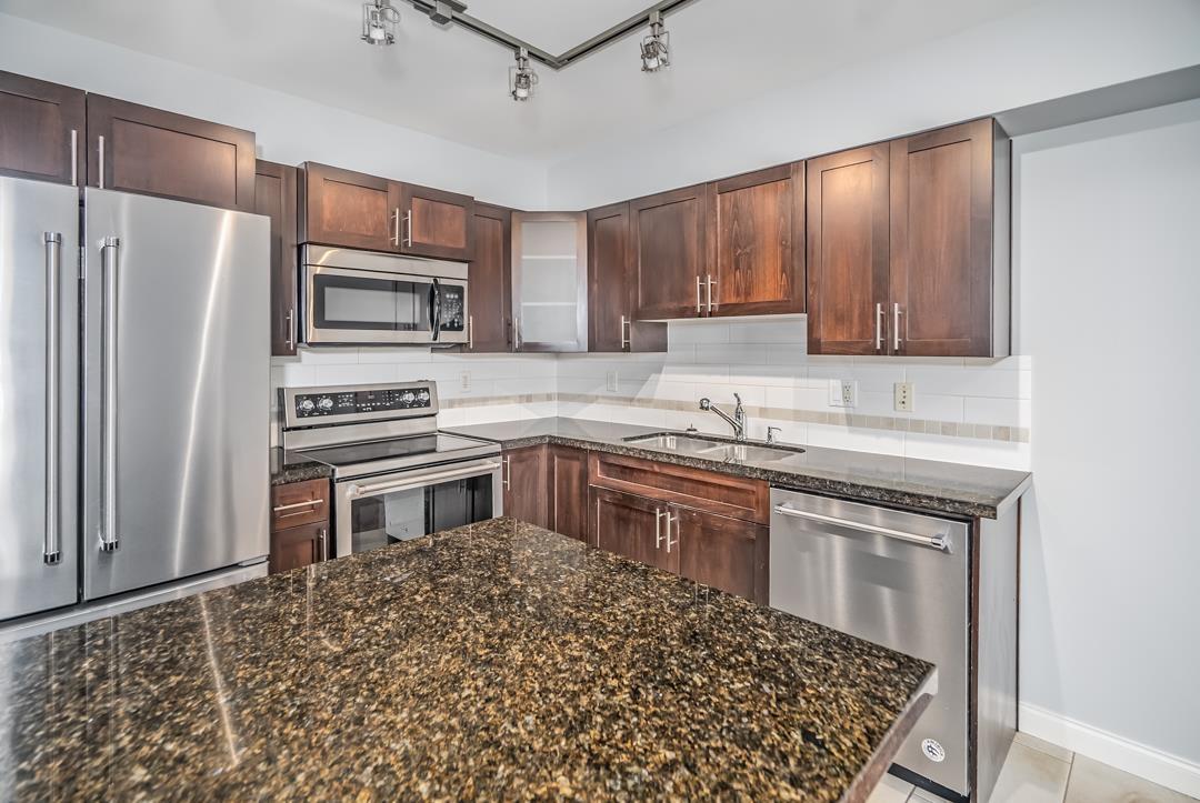 Photo 16 of 351 5660 201 A Street, Langley BC