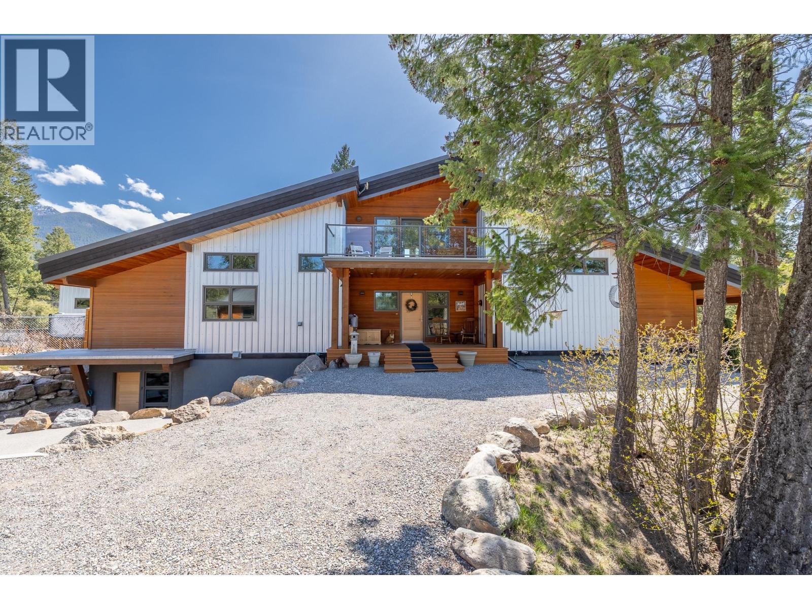 Photo 6 of 4 2400 Kootenay Rd No 3 Road, Invermere BC