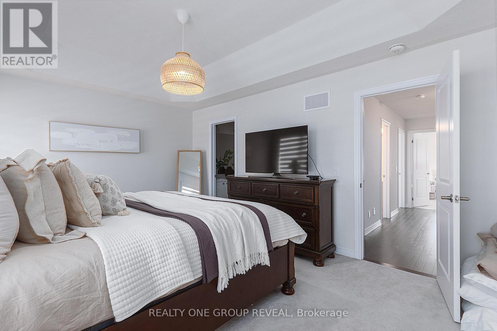 Photo 13 of 9 Morrison Crescent, Whitby ON