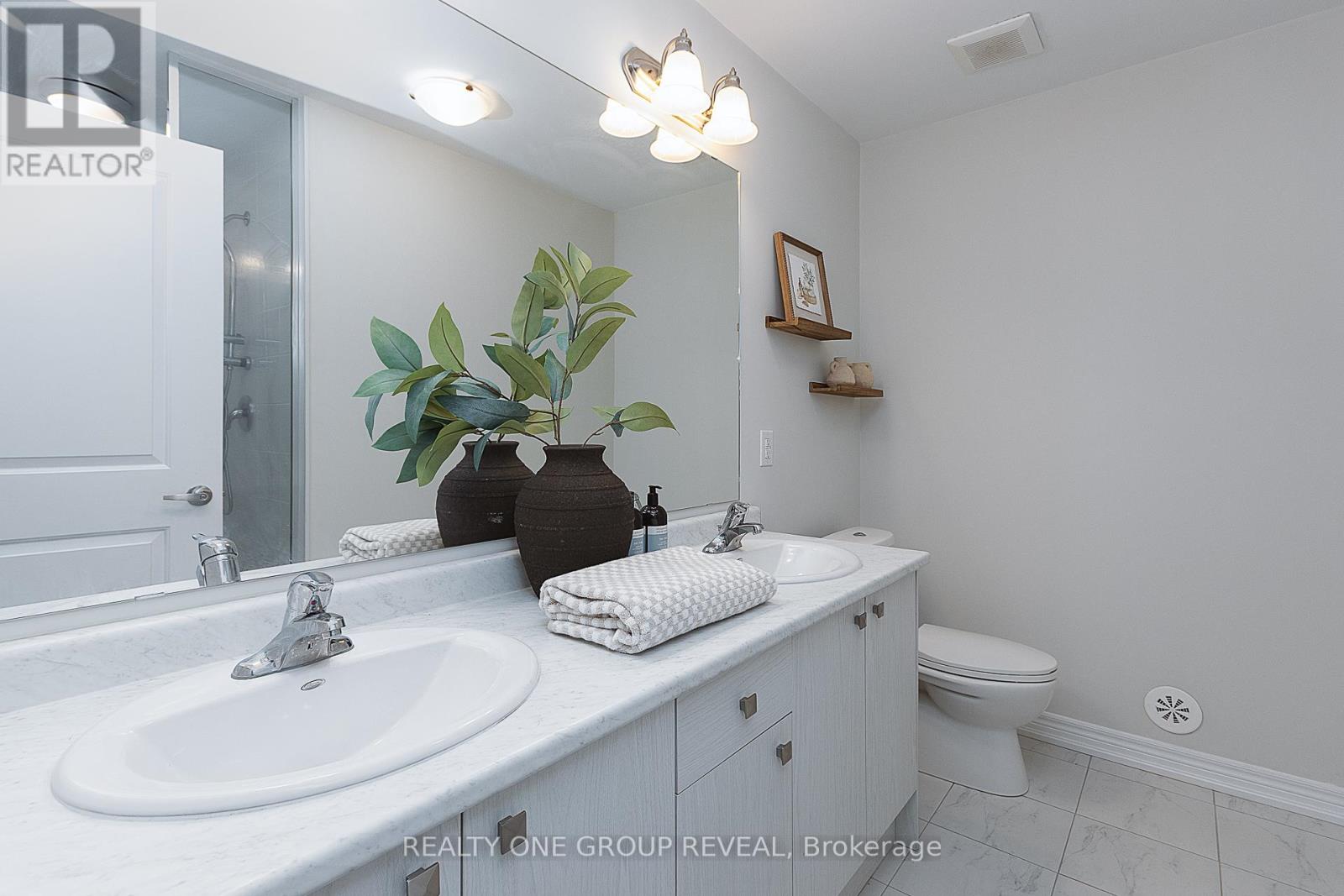 Photo 15 of 9 Morrison Crescent, Whitby ON