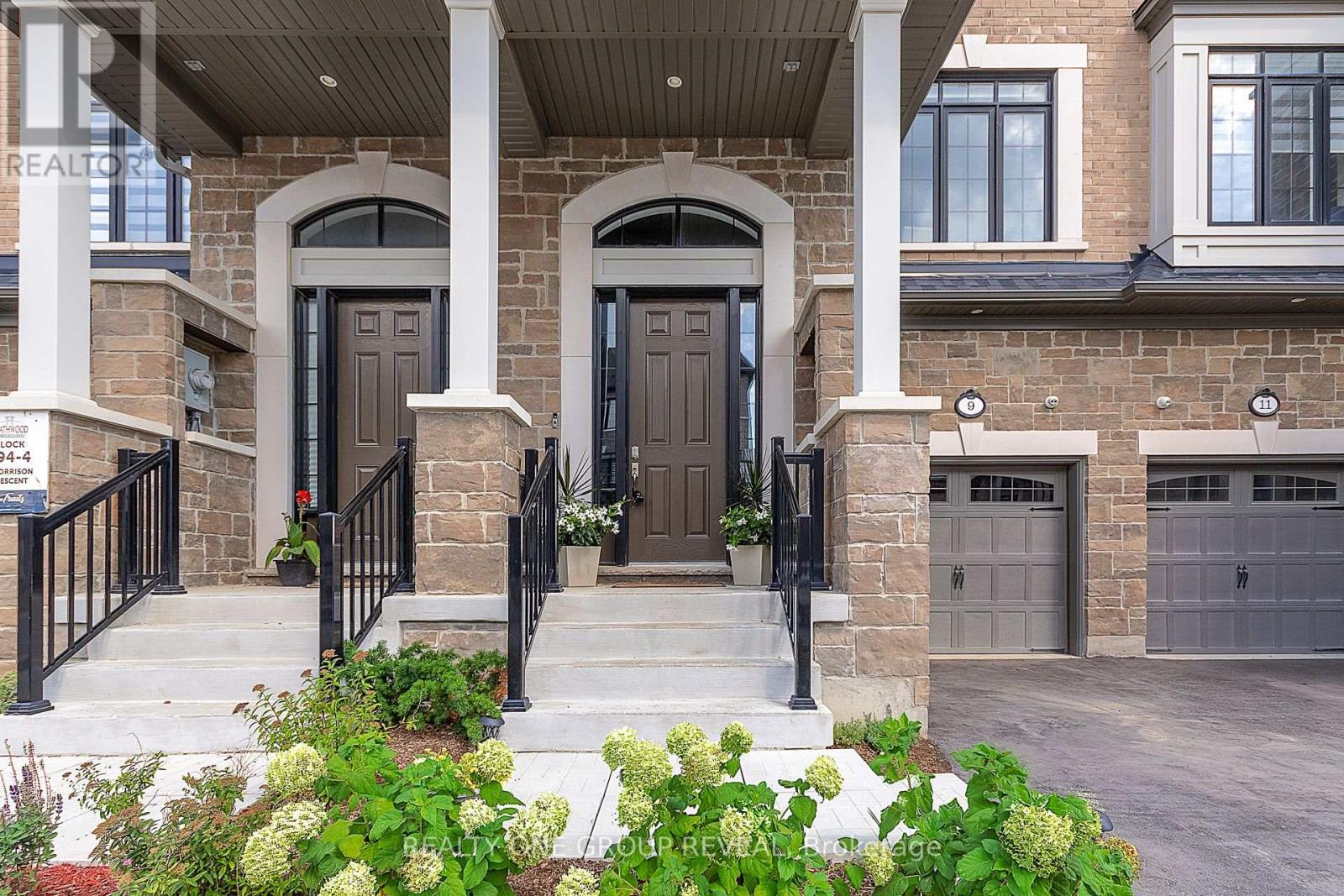 Photo 2 of 9 Morrison Crescent, Whitby ON