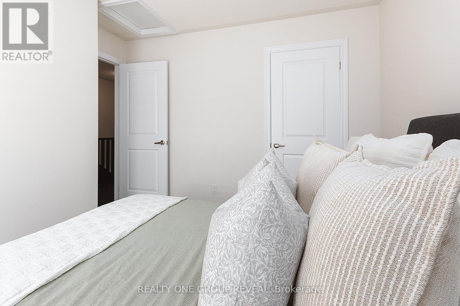 Photo 21 of 9 Morrison Crescent, Whitby ON
