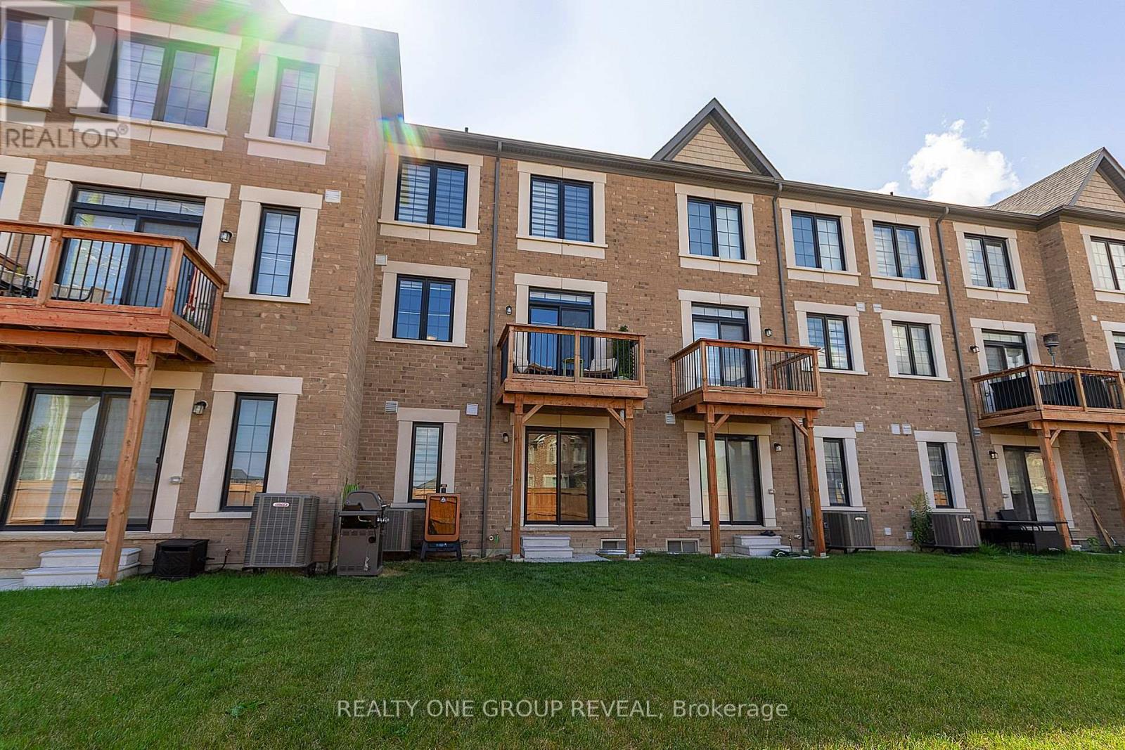 Photo 24 of 9 Morrison Crescent, Whitby ON