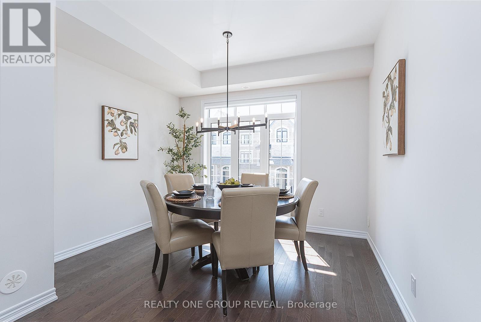 Photo 3 of 9 Morrison Crescent, Whitby ON