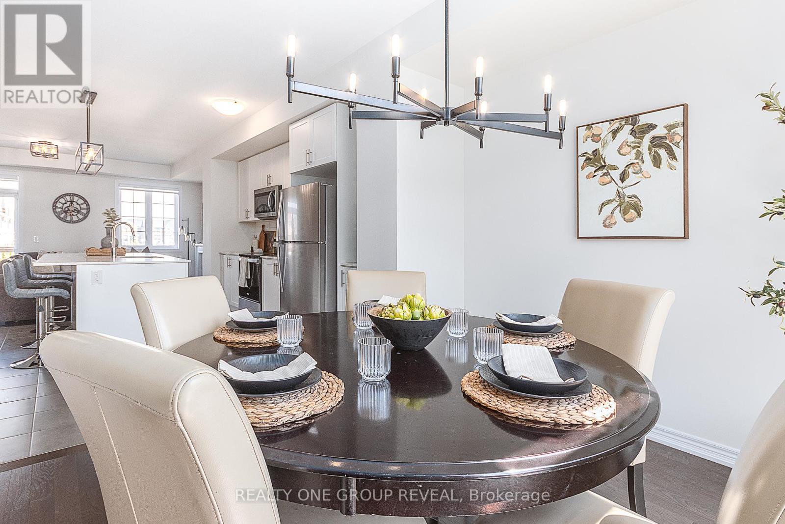 Photo 4 of 9 Morrison Crescent, Whitby ON
