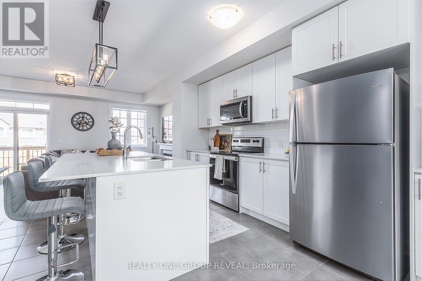 Photo 5 of 9 Morrison Crescent, Whitby ON