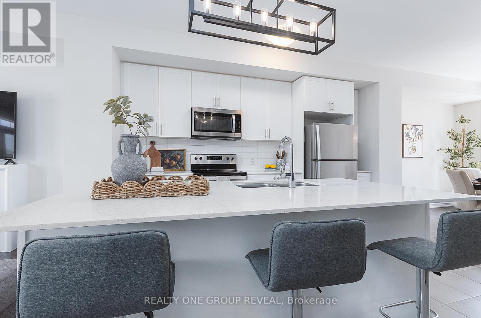 Photo 6 of 9 Morrison Crescent, Whitby ON