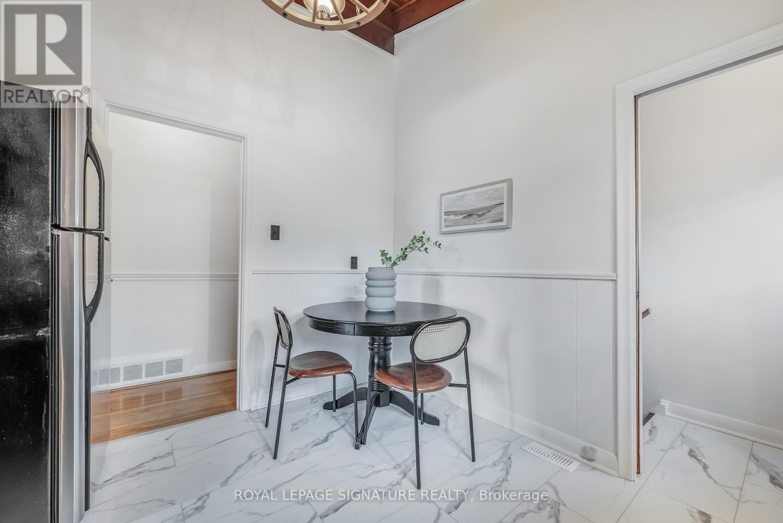 Photo 11 of 6 Lynn Gate Crescent, Toronto ON