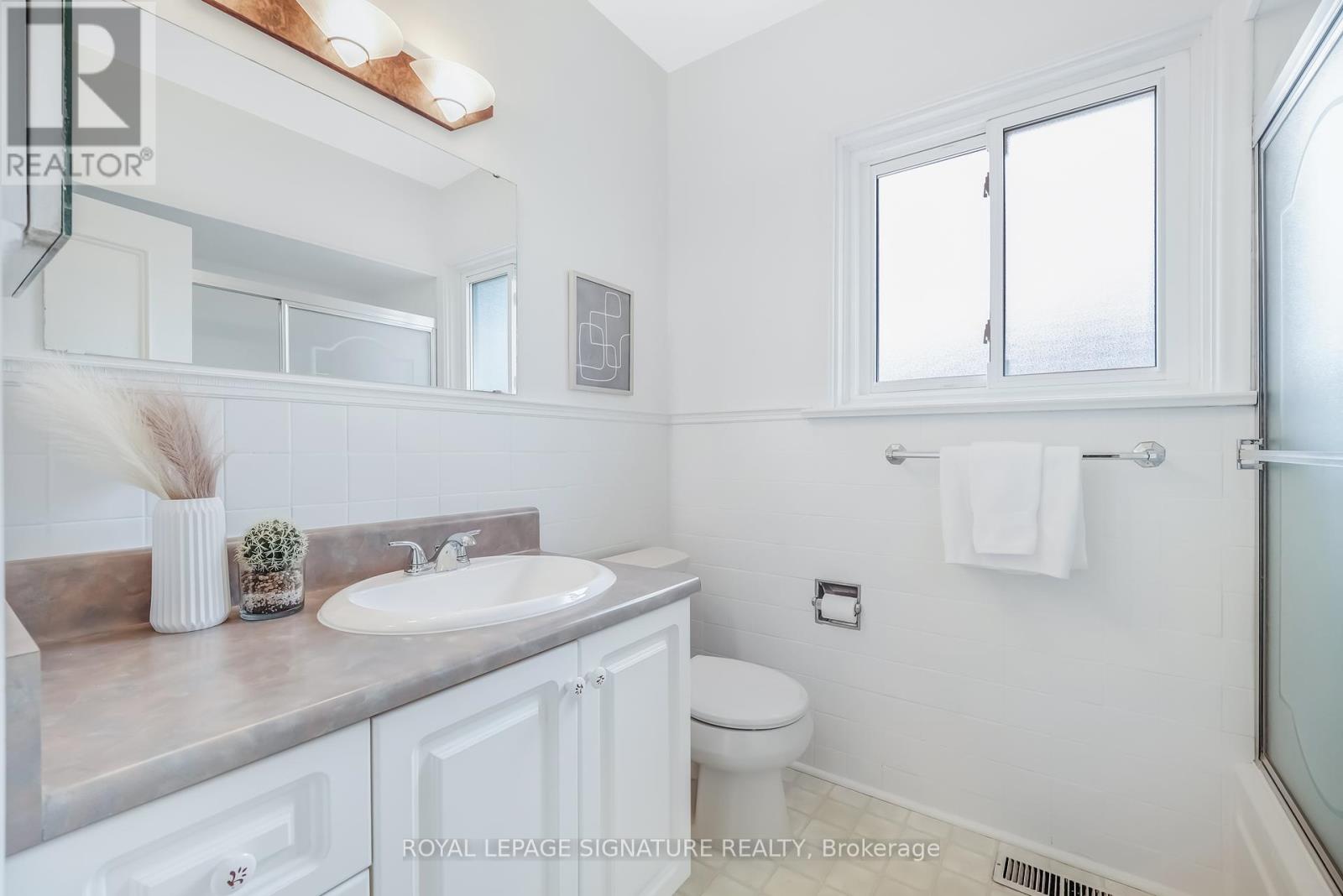 Photo 18 of 6 Lynn Gate Crescent, Toronto ON