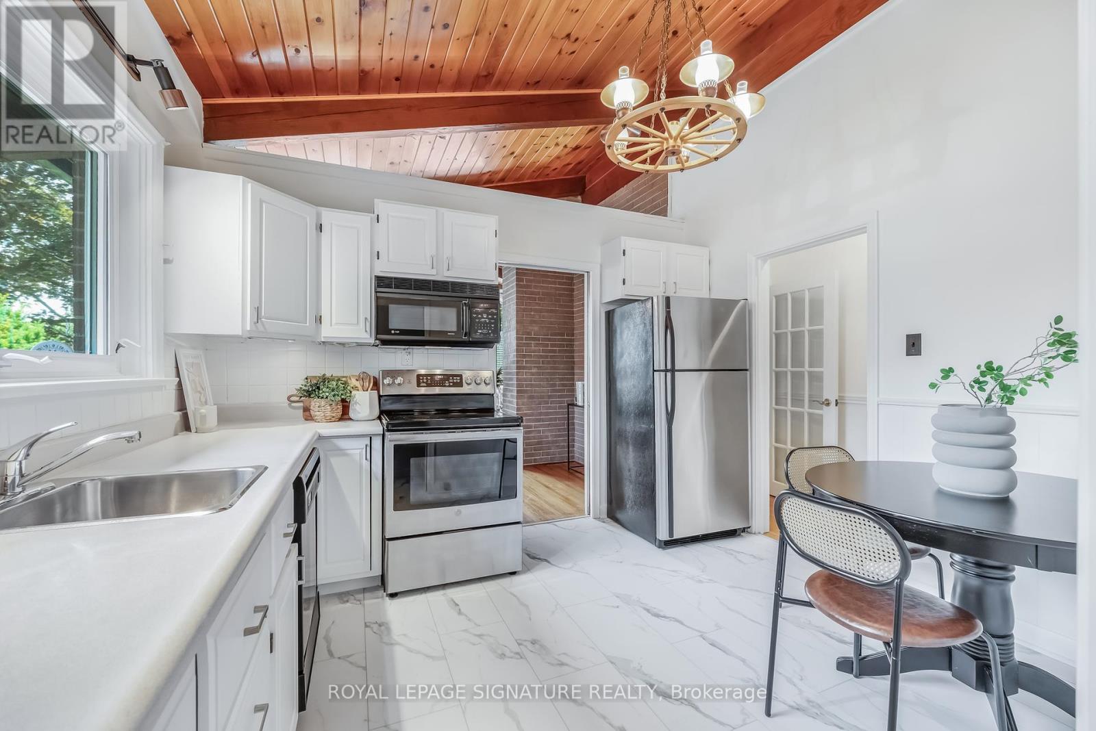 Photo 9 of 6 Lynn Gate Crescent, Toronto ON