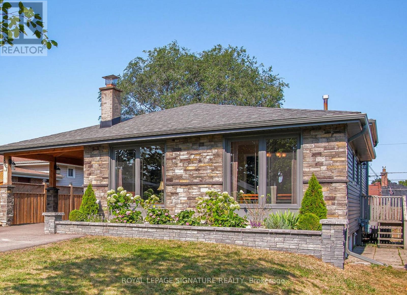 Photo 2 of 867 Antonio Street, Pickering ON