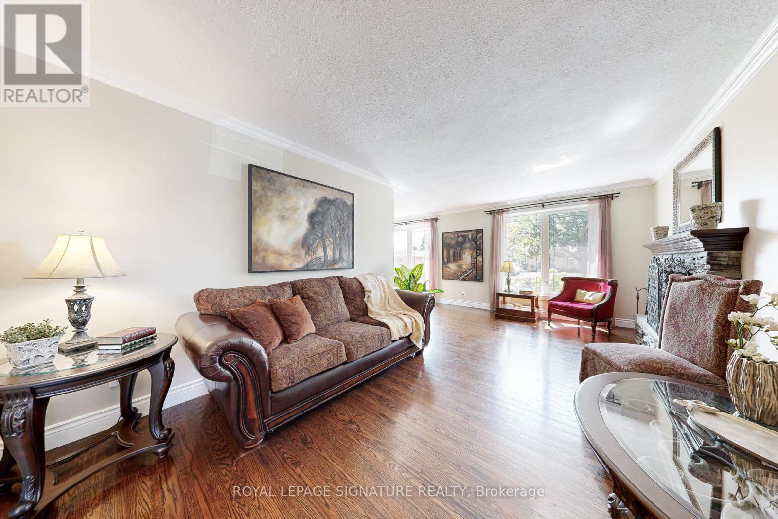 Photo 5 of 867 Antonio Street, Pickering ON