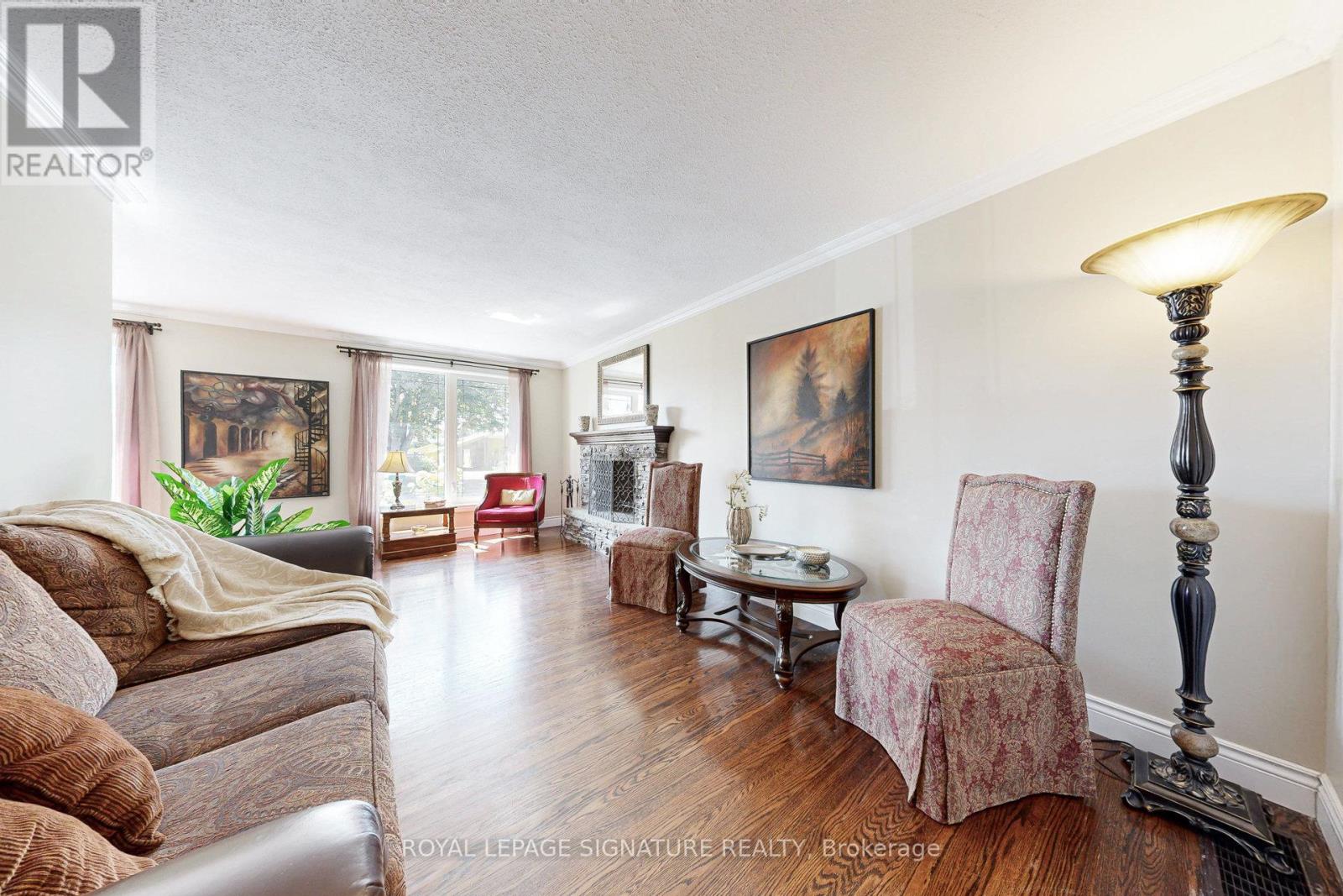 Photo 6 of 867 Antonio Street, Pickering ON