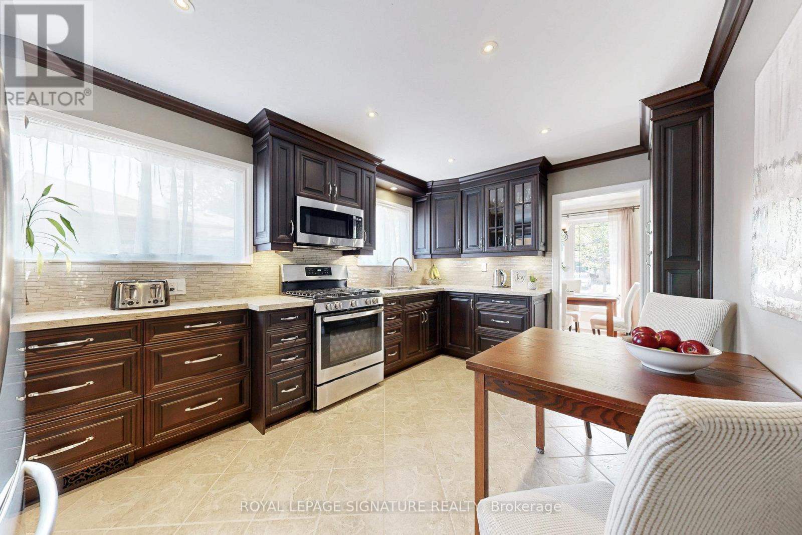 Photo 9 of 867 Antonio Street, Pickering ON