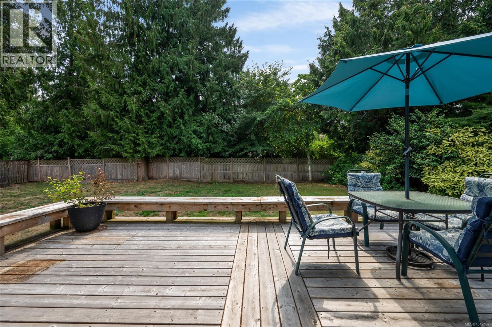 Photo 12 of 862 Ballenas Rd W, Parksville BC